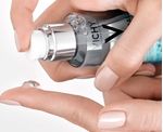 VICHY_MINERAL-89---Fortifying-and-Plumping-Daily-Booster---NM---Hands---texture